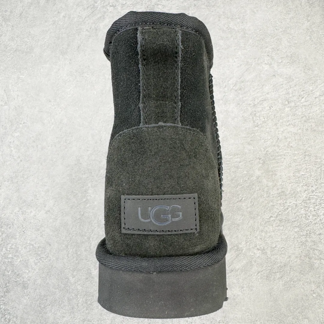Pick up locally💰520 UGG 6222 Classic short-cut autumn and winter sheepskin and fur integrated snow boots. All shoes are made from the same factory as ZP. Longfeng A-grade Australian imported sheepskin and fur integrated men's and women's boots. Brand OEM production line. Fully follow the ZP process. OEM original pattern maker. Adhering to the principle of no original shoes and no development selection. Pay attention to every detail. The most authentic version on the market. TREADLITE "Light Wing" technology outsole. Lightweight/durable/flexible/pile size: 35 36 37 38 39 40 41 42 43 44 45 Coding: by2936070